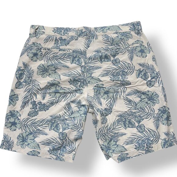 Gap Mens Floral Shorts size 34 White Blue Flowers Flat Front Cotton Stretch - Picture 2 of 9